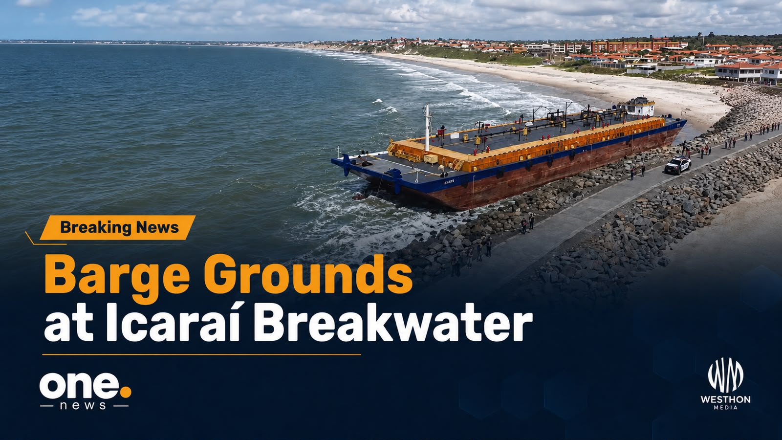Barge grounds at Icaraí breakwater